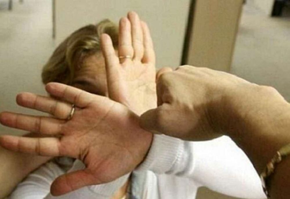 Scandal în Oradea! O femeie a fost bătută de concubinul ei! Au intervenit poliţiştii