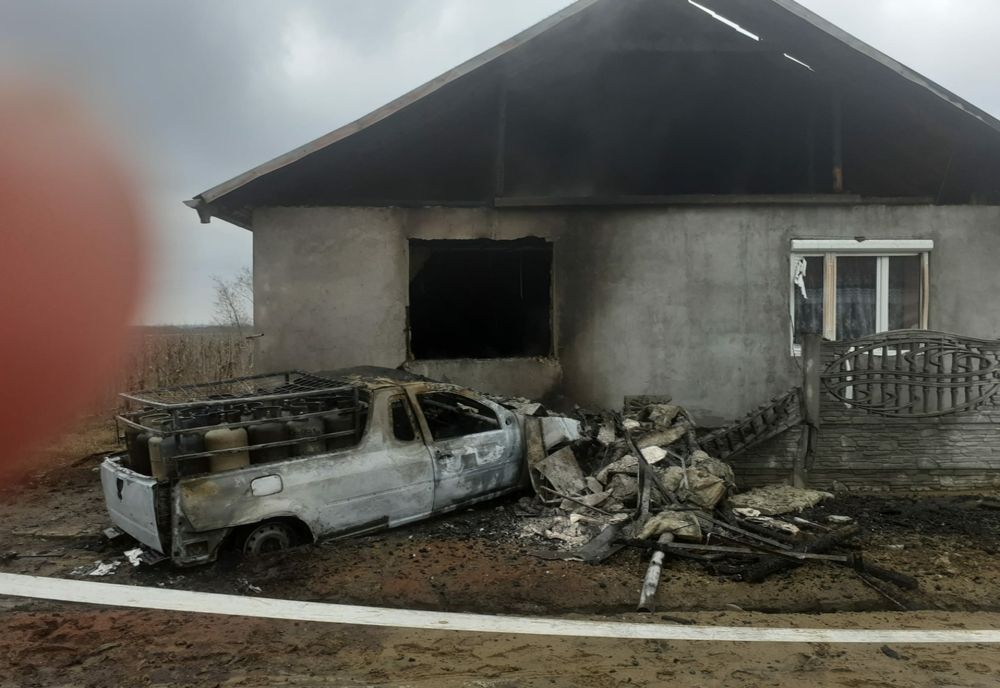 Accident urmat de incendiu, în Pișcolț, din cauza unui șofer bihorean neatent! Autoutilitara pe care o conducea era plină cu butelii încărcate cu butan