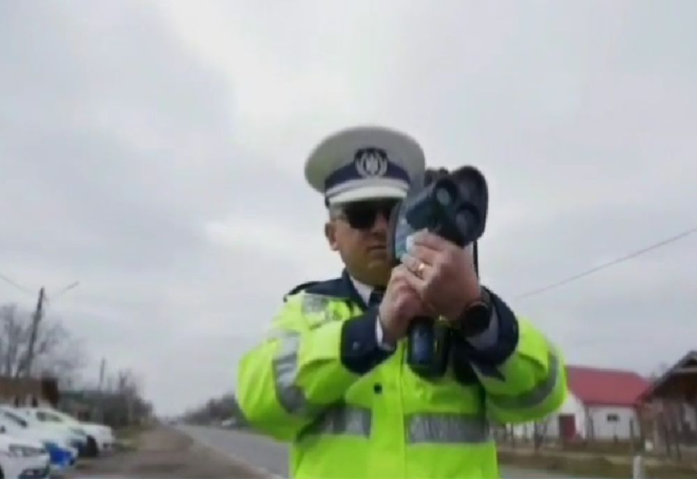 Vitezoman din Satu Mare, prins circulând cu 125 km/h într-o localitate din Bihor! Polițiștii l-au amendat și l-au lăsat fără permis