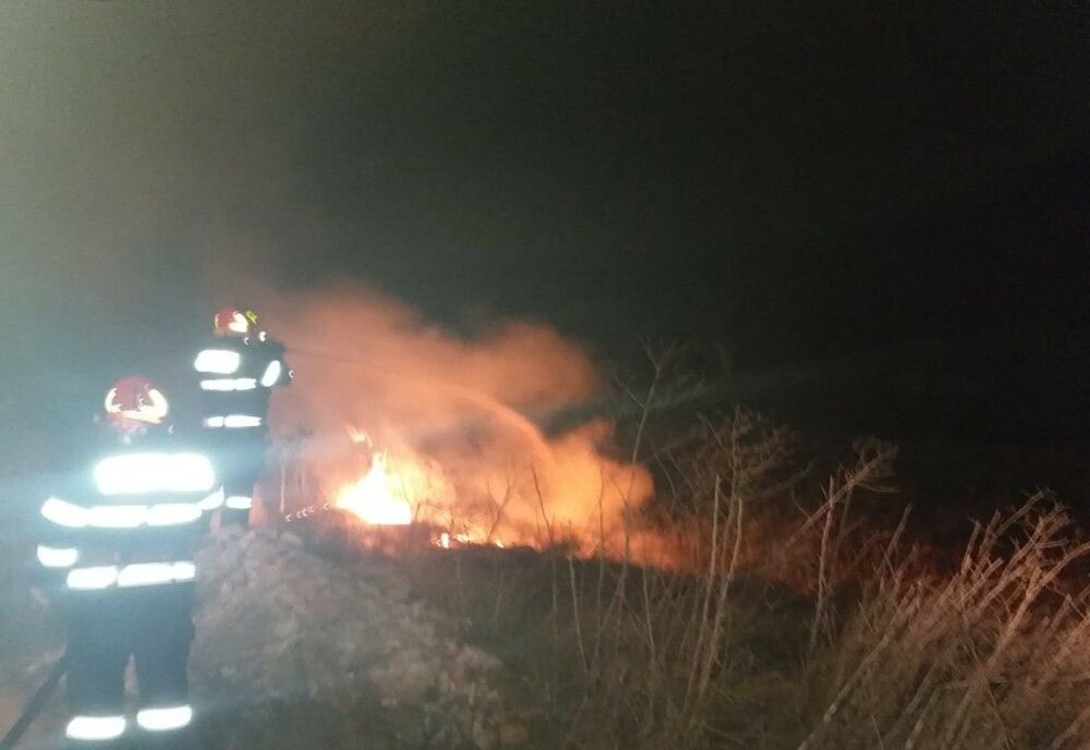 Incendii de vegetație uscată în patru localități din Bihor