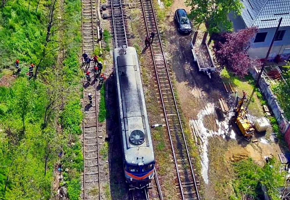 La un pas de tragedie! Locomotiva unui marfar ale cărui vagoane erau pline cu motorină, cuprinsă de incendiu, în apropiere de Gara Oradea