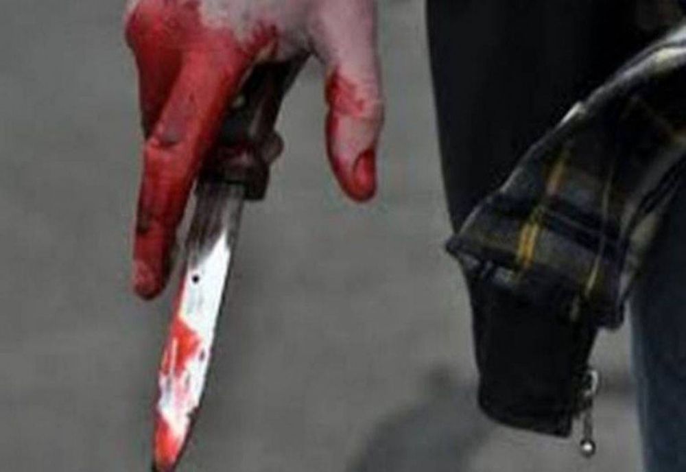 Caz șocant la Oradea. O femeie este în stare critică după ce a fost înjunghiată de propriul fiu