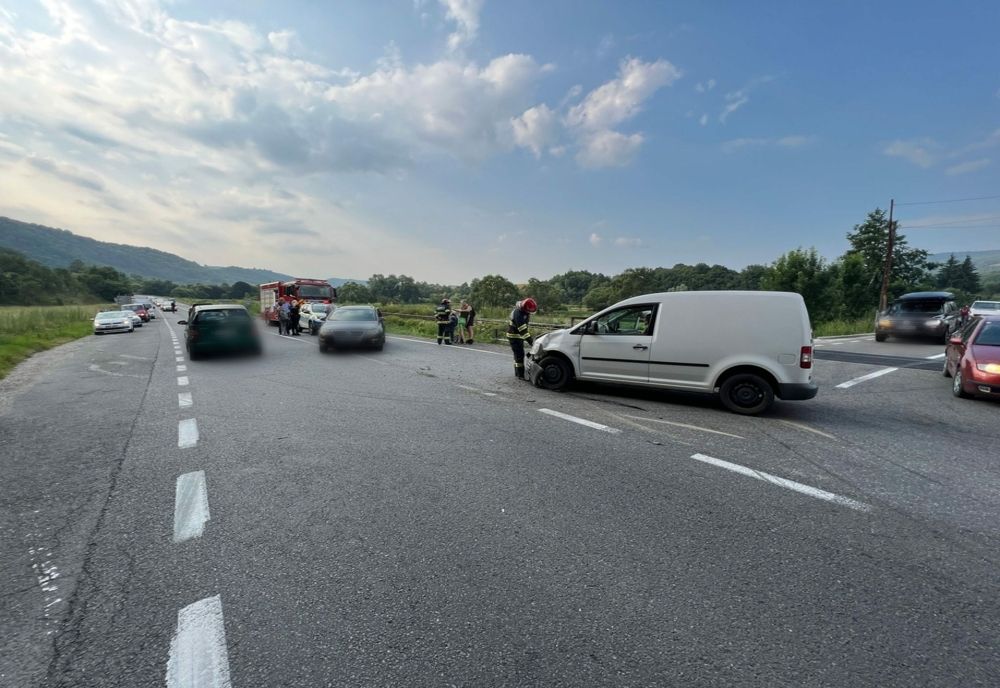 Patru persoane rănite într-un accident între Cluj şi Oradea (FOTO)