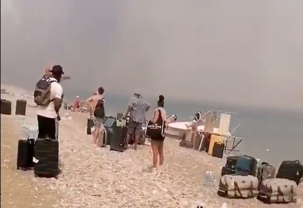 Mii de turiști evacuați din calea flăcărilor pe insula grecească Rodos