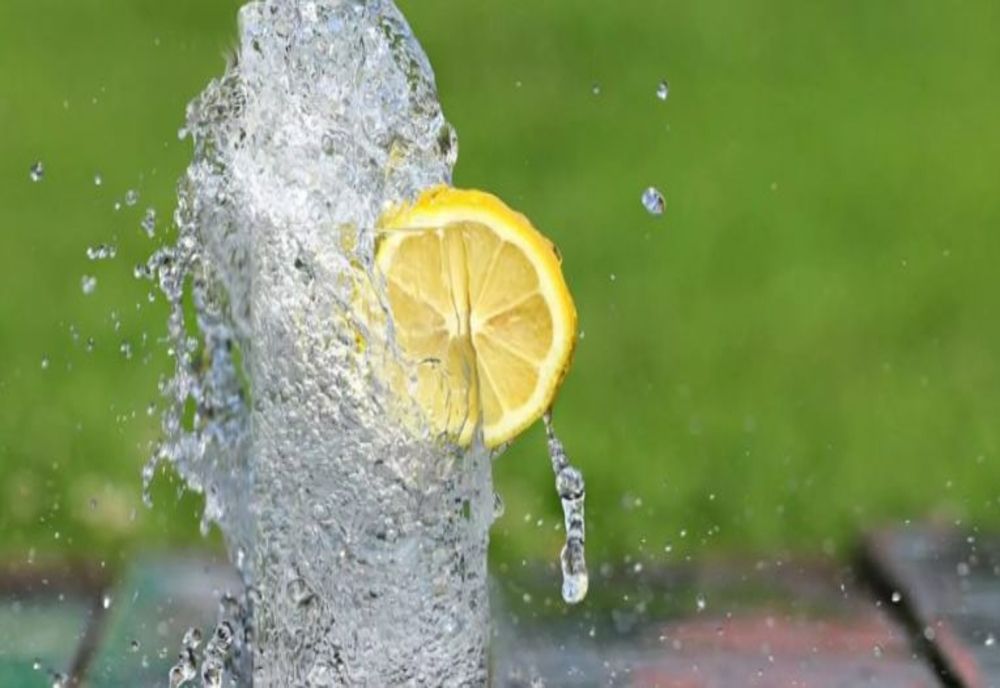 Bea zilnic apă cu lămâie dacă ai una din aceste 8 boli