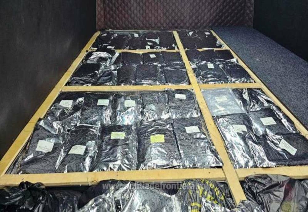 Vameşii de la punctul de frontieră Albiţa au confiscat 540 kg de tutun de narghilea