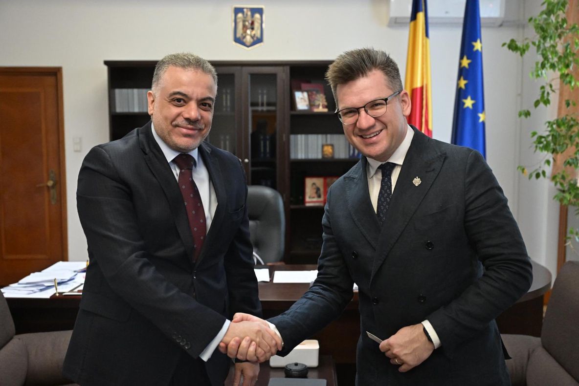 DEPUTATUL AUR MIHAIL NEAMȚU, PREȘEDINTELE COMISIEI PENTRU CULTURĂ DIN CAMERA DEPUTAȚILOR, A AVUT RECENT O ÎNTREVEDERE CU AMBASADORUL REGATULUI ARABIEI SAUDITE ÎN ROMÂNIA, EXCELENȚA SA MOHAMMED ABDULGHANI KHAYAT, ALĂTURI DE COLEGII DEPUTAȚI ANDREEA NEACȘU 