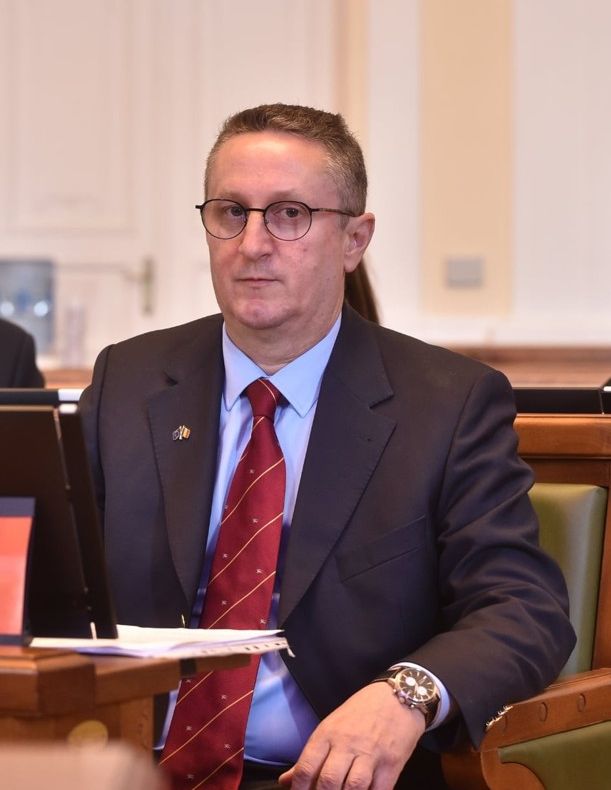 MOZA COSTEL - CONSILIER LOCAL AUR ORADEA: ”ORĂDENII NU SUNT RESPONSABILI PENTRU TOATE DEZECHILIBRELE ECONOMICE ALE REGIEI OTL. E NEDREPT ȘI INECHITABIL CA GREȘELILE DE MANAGEMENT SAU LIPSA AJUSTĂRILOR FĂCUTE LA TIMP SĂ FIE DECONTATE DE CEI CARE ÎȘI DUC TR