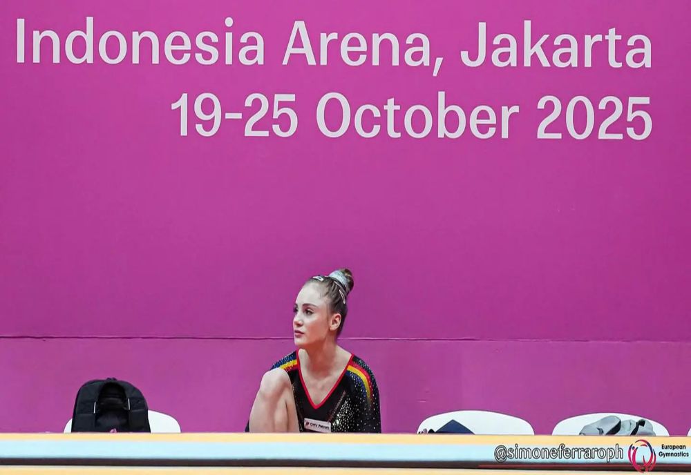 SABRINA MANECA-VOINEA LUPTĂ PENTRU AURUL MONDIAL LA SOL ȘI BÂRNĂ!