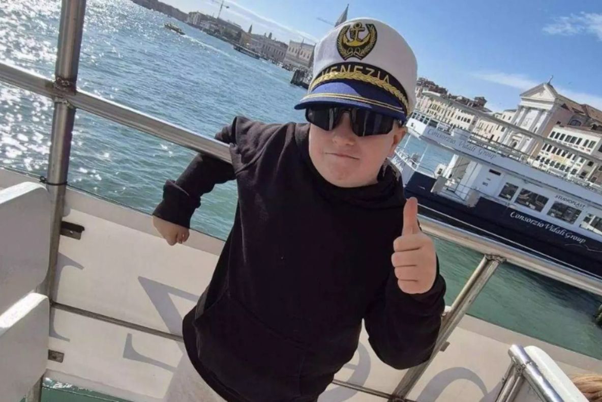 Caz neobișnuit: copil român de 9 ani, blocat în România după ce i s-a refuzat întoarcerea în Marea Britanie