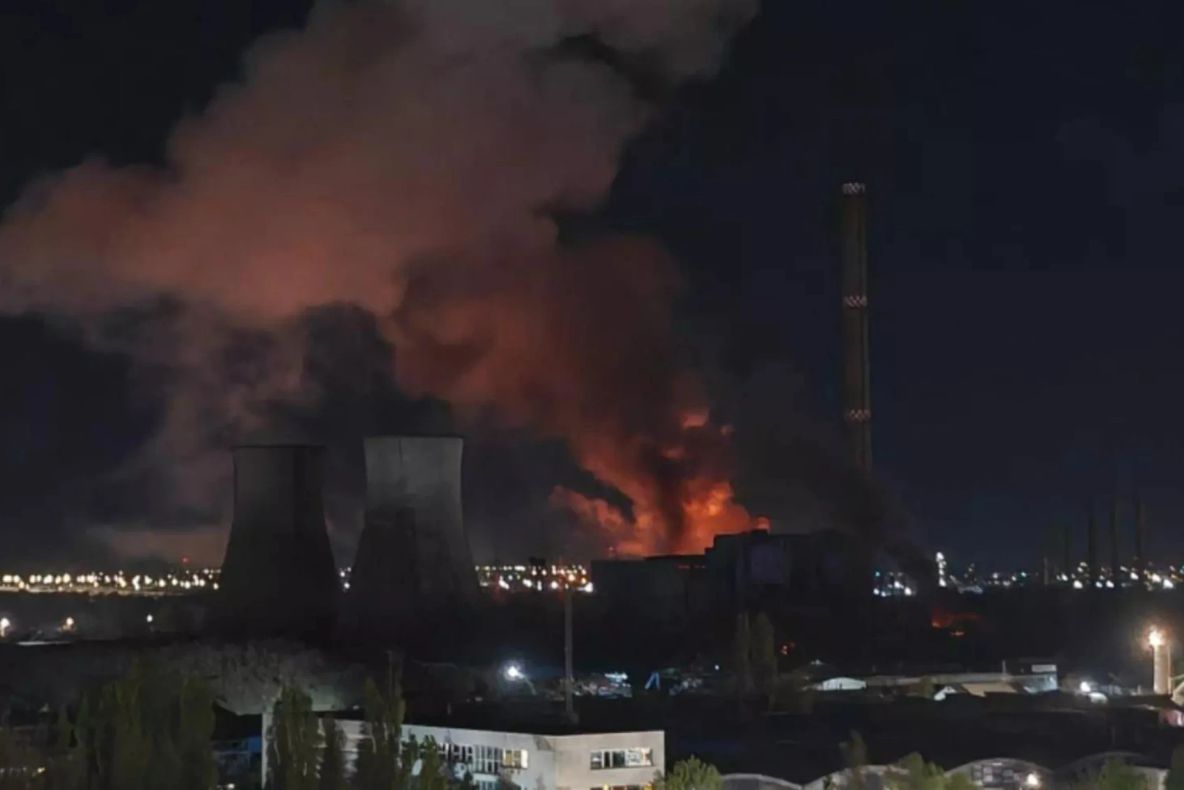 Incendiu stins la CET Vest, dar cinci autospeciale rămân la fața locului pentru răcire. Ministrul Energiei: "Instalațiile Transelectrica funcționează normal"
