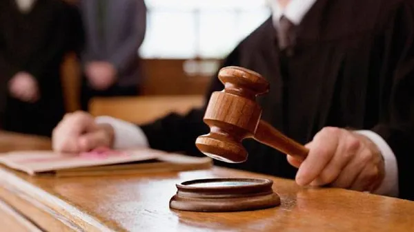 Pedepse reduse pentru doi bărbați care au comis o tâlhărie în Oradea: Nu era complet întuneric