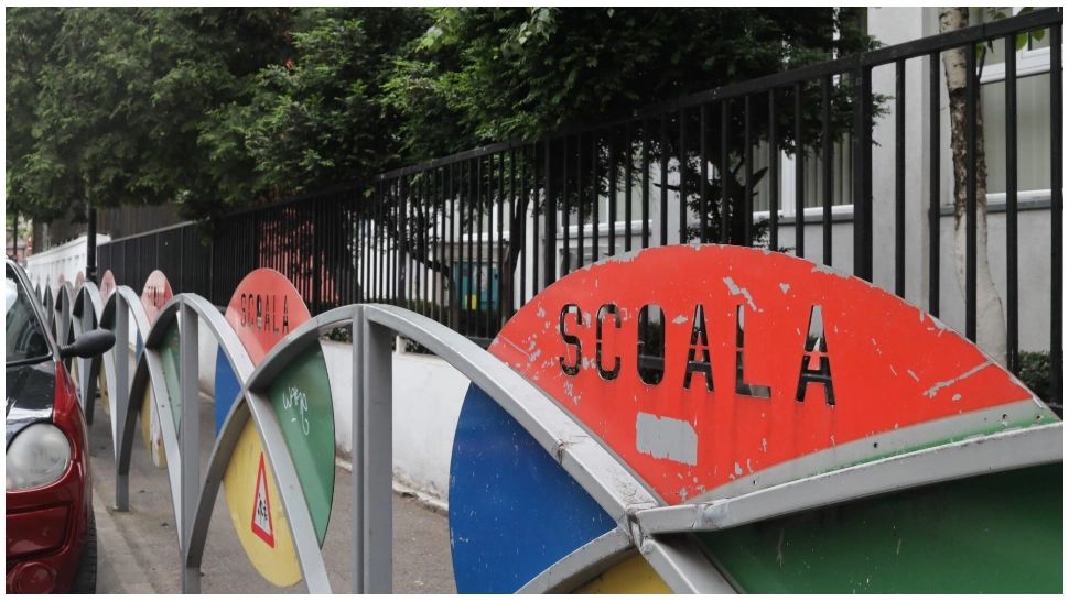 Bărbat arestat după ce a încercat să ia un copil de la școală susținând fals că e tatăl său
