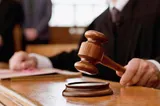 Pedepse reduse pentru doi bărbați care au comis o tâlhărie în Oradea: Nu era complet întuneric