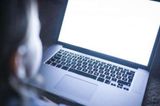 Caz șocant în Bihor. Un bărbat a accesat peste 29.000 de materiale pornografice cu minori