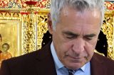 Călin și Cristela Georgescu participă la cel mai mare pelerinaj de Sfântul Gheorghe. Candidatul interzis a ajuns la Mănăstirea Pantocrator