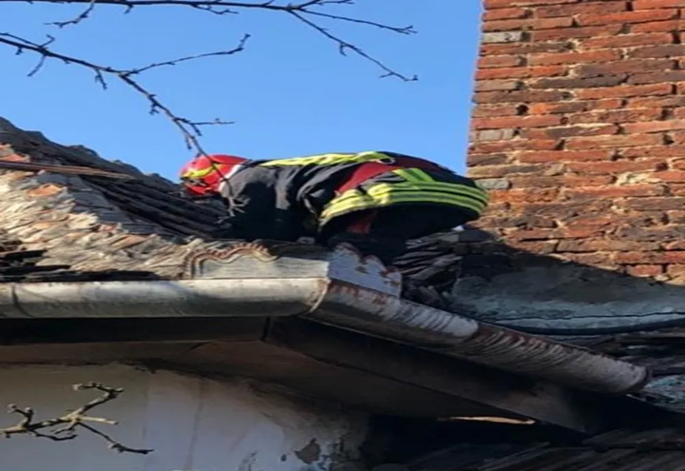Incendii la locuințe situate în Voivozi și Săcueni. Măsuri de prevenire a incendiilor provocate de coșurile și burlanele de fum