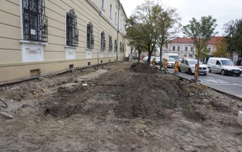 Se amenajează trotuarul pe strada Republicii, între Gh. Dima – Magheru