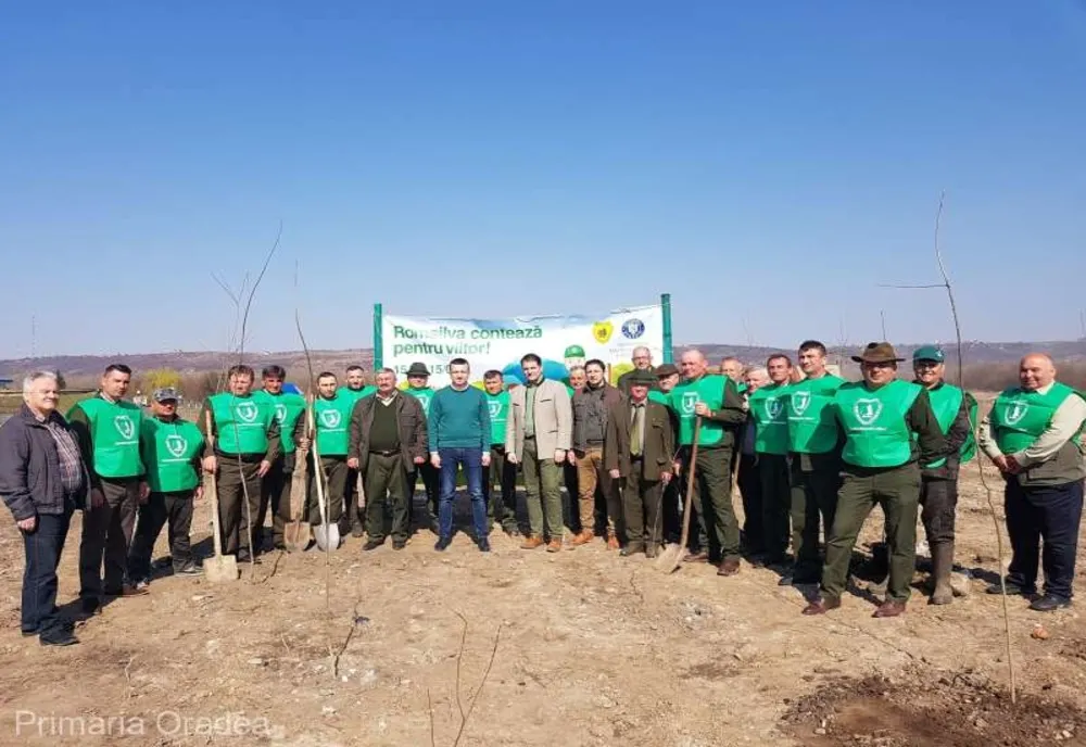 3.500 de puieţi de arbori, plantaţi de Direcţia Silvică şi Primăria Oradea pe un teren degradat amenajat