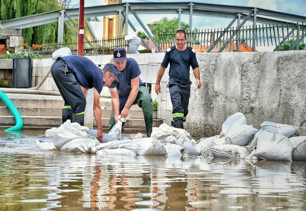 IGSU: 46 de localităţi din 22 de judeţe afectate de inundaţiile din ultimele 24 de ore