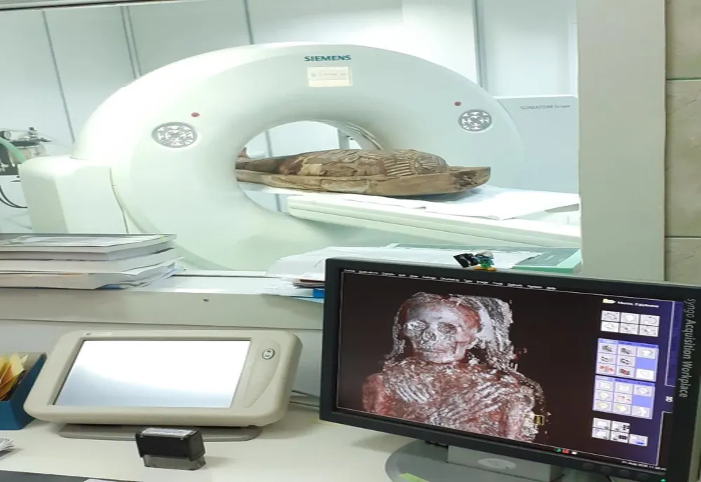 FOTO | Eveniment inedit la o universitate din Cluj: o mumie din Egiptul Antic a fost investigată la computerul tomograf 
