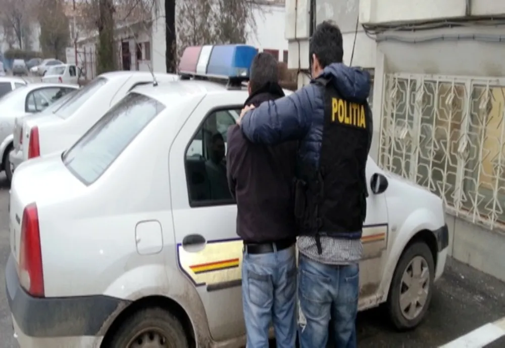 Tânăr de 23 de ani arestat după ce a tâlhărit un bărbat într-un pasaj pietonal subteran din Oradea