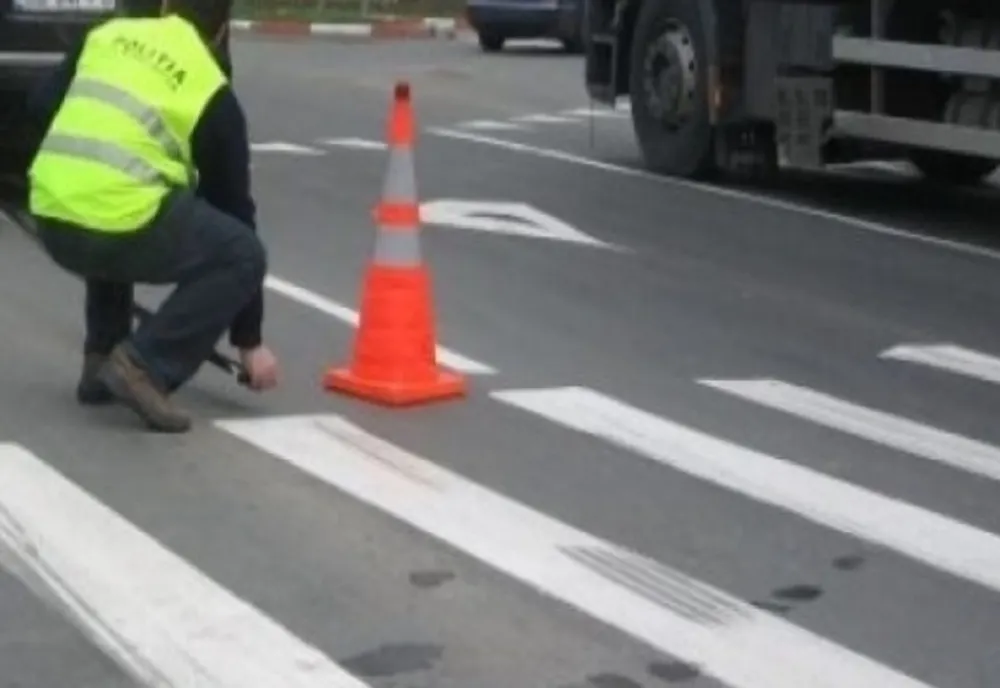 Femeie lovită de o maşină, chiar pe trecerea de pietoni, pe şoseaua Satu Mare - Oradea