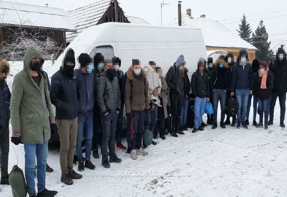 Peste 40 de cetăţeni străini care intenţionau să treacă ilegal frontiera în Ungaria, depistați de poliţiştii de frontieră biheoreni și arădeni