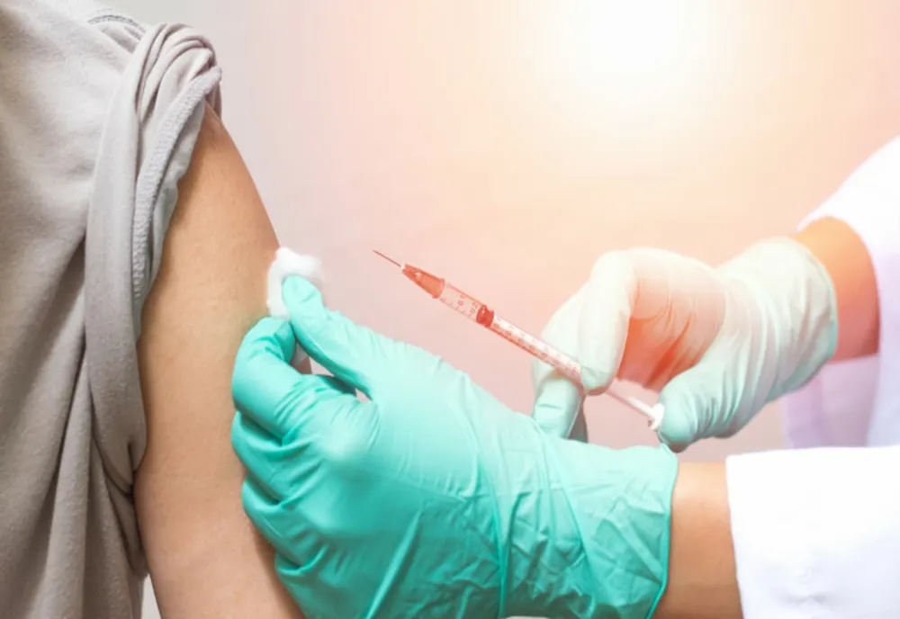 Lista bolilor cronice pentru care persoanele pot solicita vaccinarea anti-CoVid-19 în etapa a 2-a