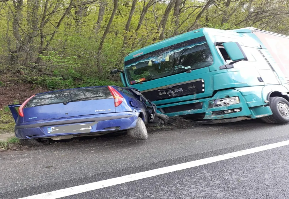 FOTO | Grav accident între Cluj şi Oradea! Un tânăr de 20 de ani a murit 