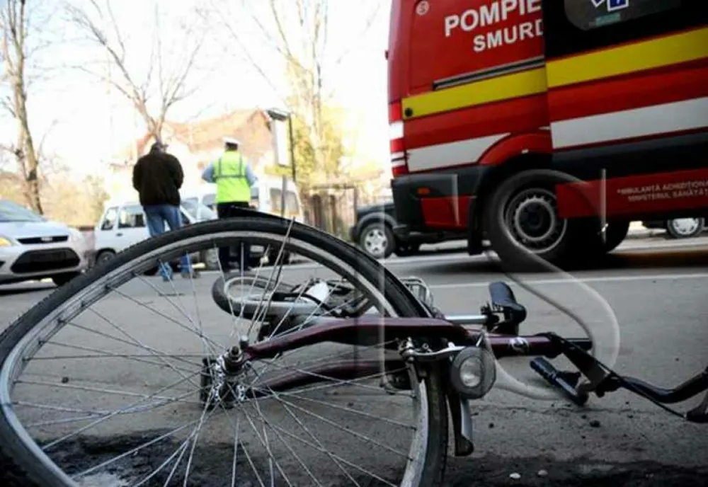 Biciclist din Caraș - Severin lovit de o maşină pe o stradă din Oradea