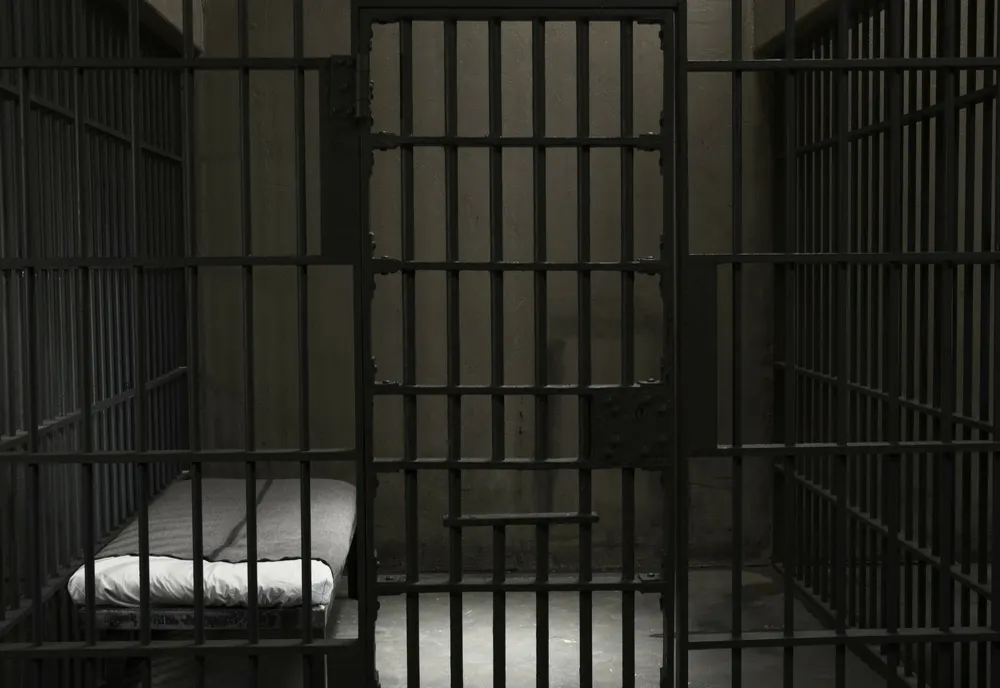 Orădean, dus la închisoare de polițiști, pentru executarea pedepsei aplicate de instanță