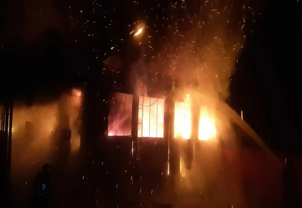 Gospodărie din Valea Mare de Criș, afectată de incendiu  provocat de un scurtcircuit
