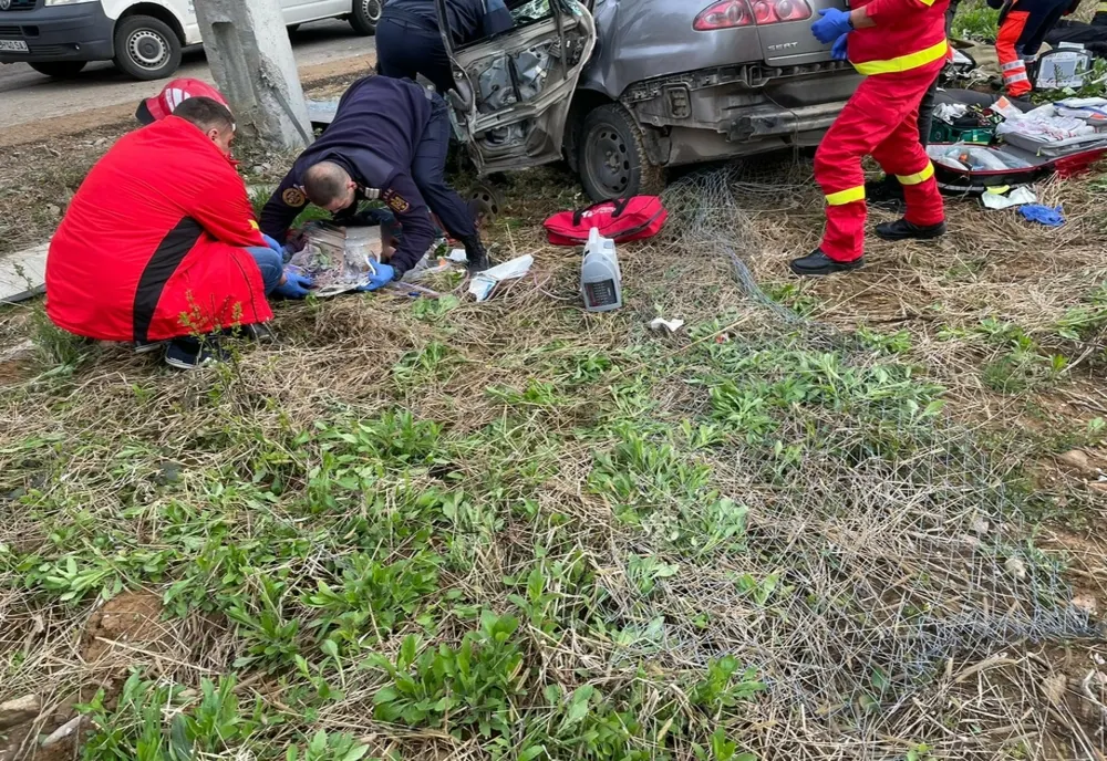Grav accident în Budureasa! O femeie şi un copil au murit (FOTO)