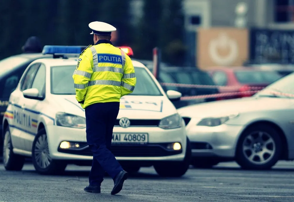 Beiuş: Un tânăr de 20 de ani, fără permis de conducere, a furat o maşină şi a ieşit la plimbare