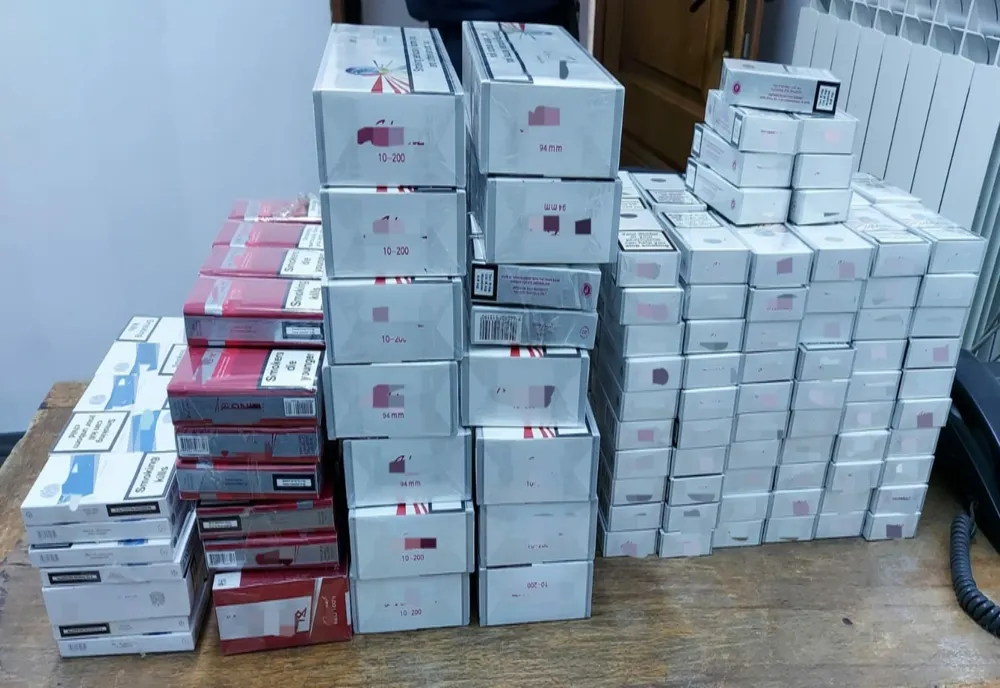 Patru bărbaţi din Salonta au fost reţinuţi după ce au fost prinşi cu 530.000 de țigarete nemarcate legal