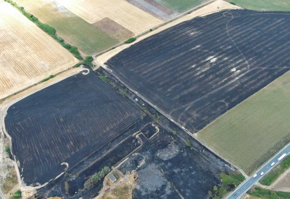 Incendii de amploare produse la culturi agricole și miriști în Ciumeghiu și Boiu (FOTO)