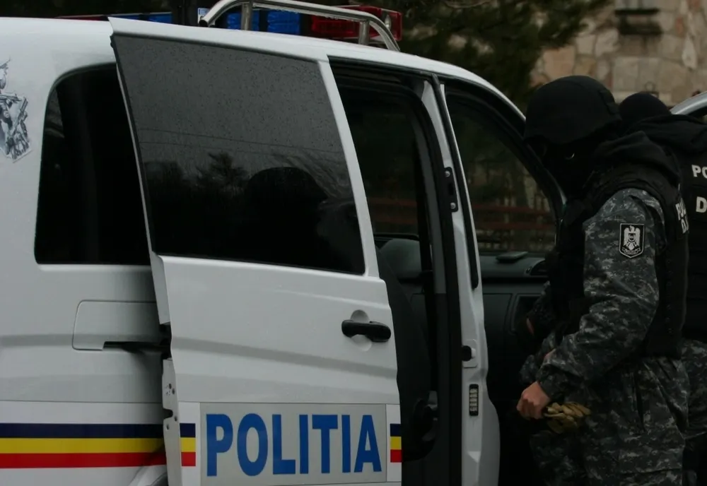 Percheziţii în Bihor la traficanţii de droguri! 5 persoane au fost reţinute