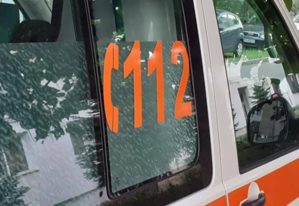 Accident în Băile Felix! Impact între o ambulanţă şi un autoturism