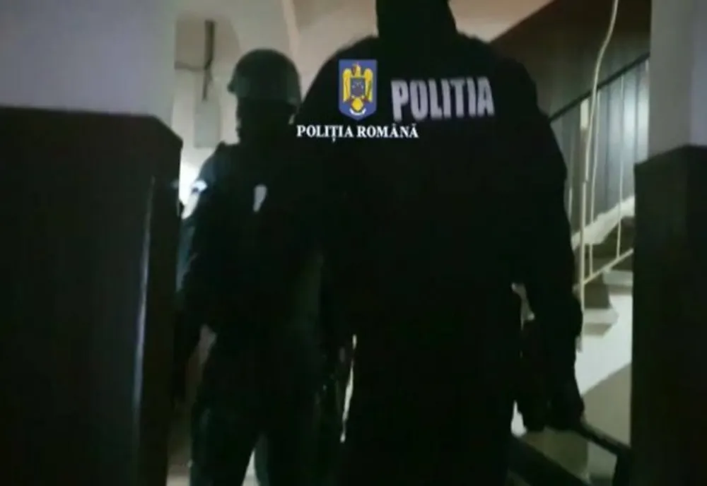 Percheziții în 11 județe și București într-un dosar de înșelăciune. 25 de firme au fost păgubite