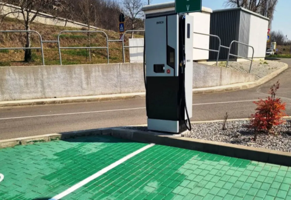 Oradea are 16 noi stații de reîncărcare pentru vehiculele electrice