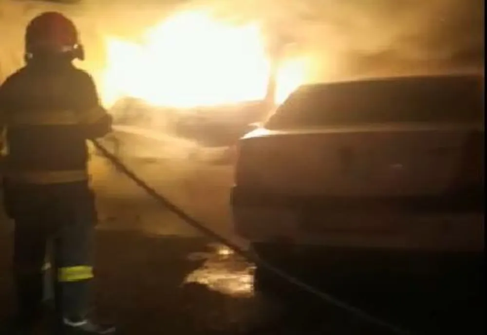 Incendiu violent la un service auto din Oradea (FOTO)