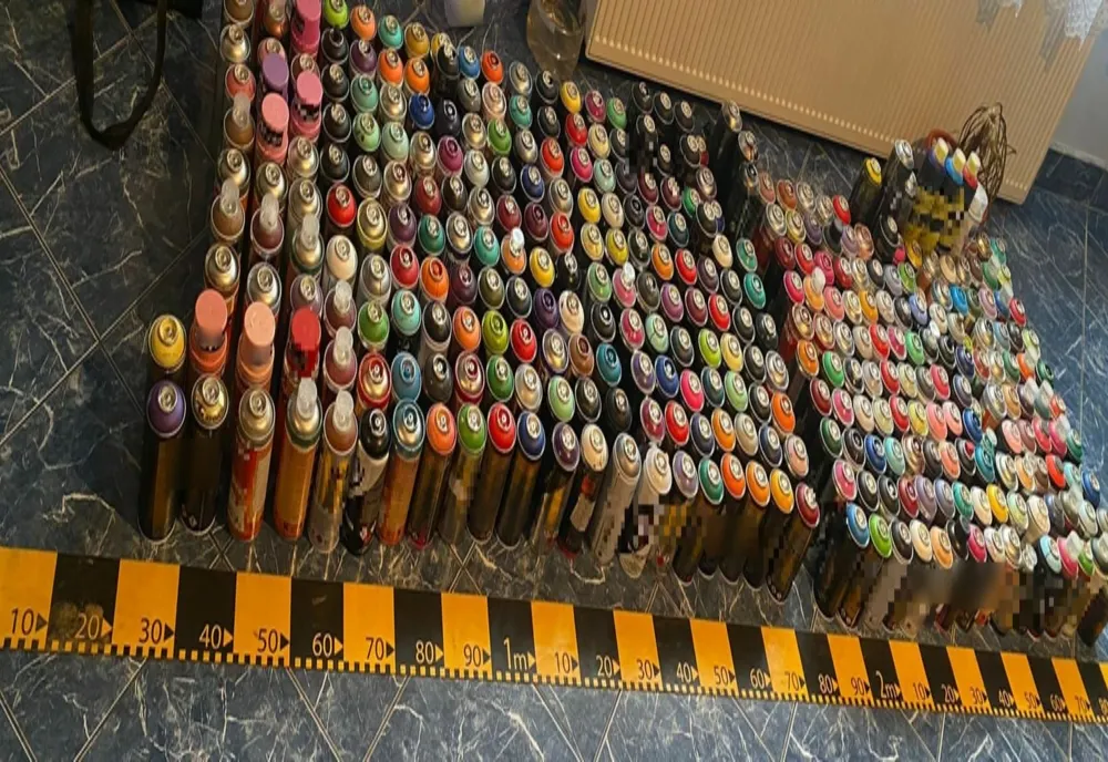 Percheziţii în Cluj şi Oradea! Patru persoane care au desenat vagoane cu graffiti au fost duse la audieri