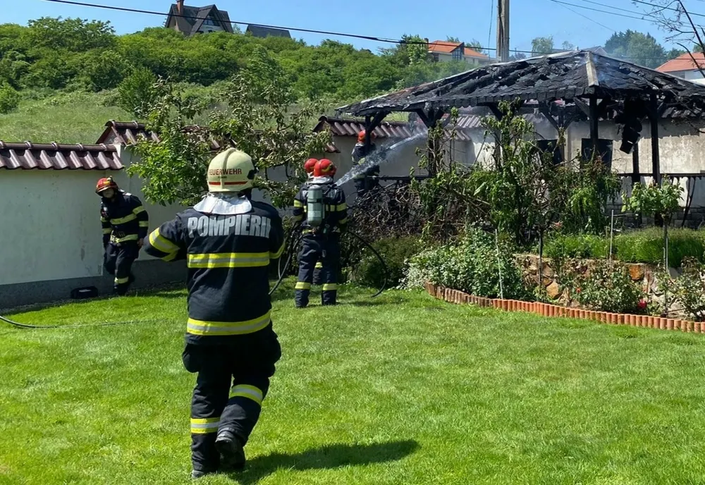 Incendiu la o filigorie din curtea unei case din Oradea (FOTO)