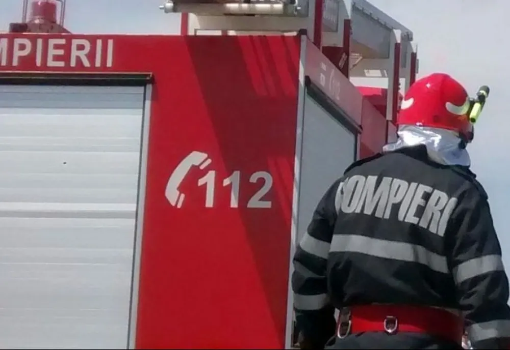 Un autobuz a fost cuprins de flăcări în timp ce se afla pe traseu