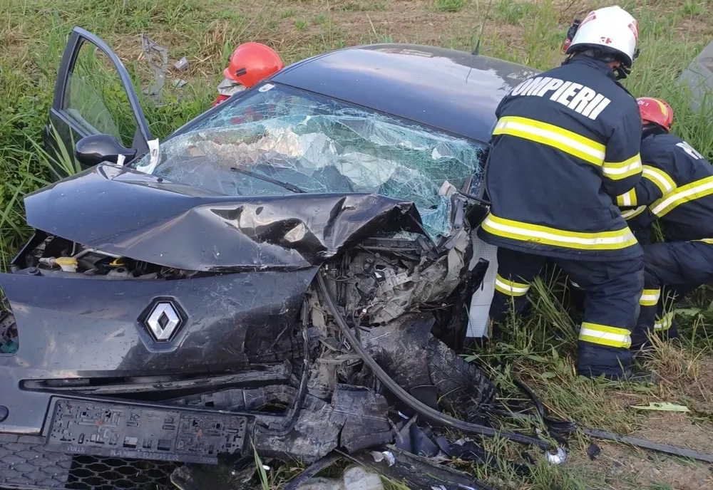 Grav accident în Oradea: Un copil şi doi adulţi au fost răniţi (FOTO)
