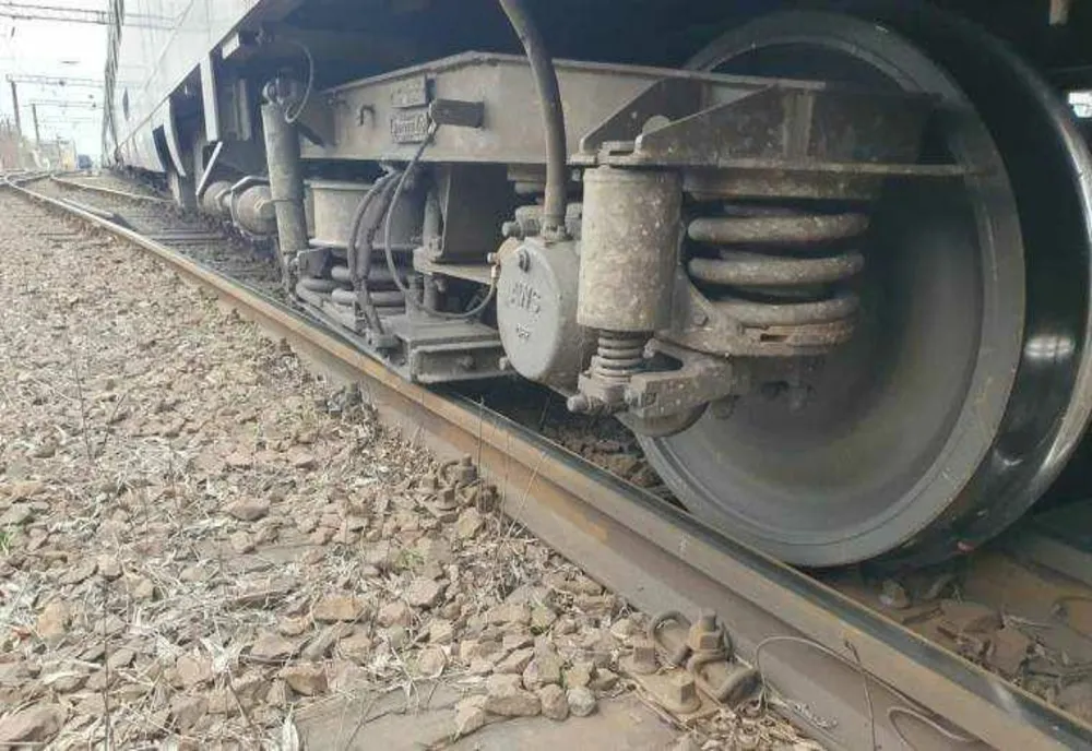 INCENDIU LA LOCOMOTIVA UNUI TREN CU 300 DE PASAGERI CARE CIRCULA PE RUTA BUCUREȘTI - SUCEAVA