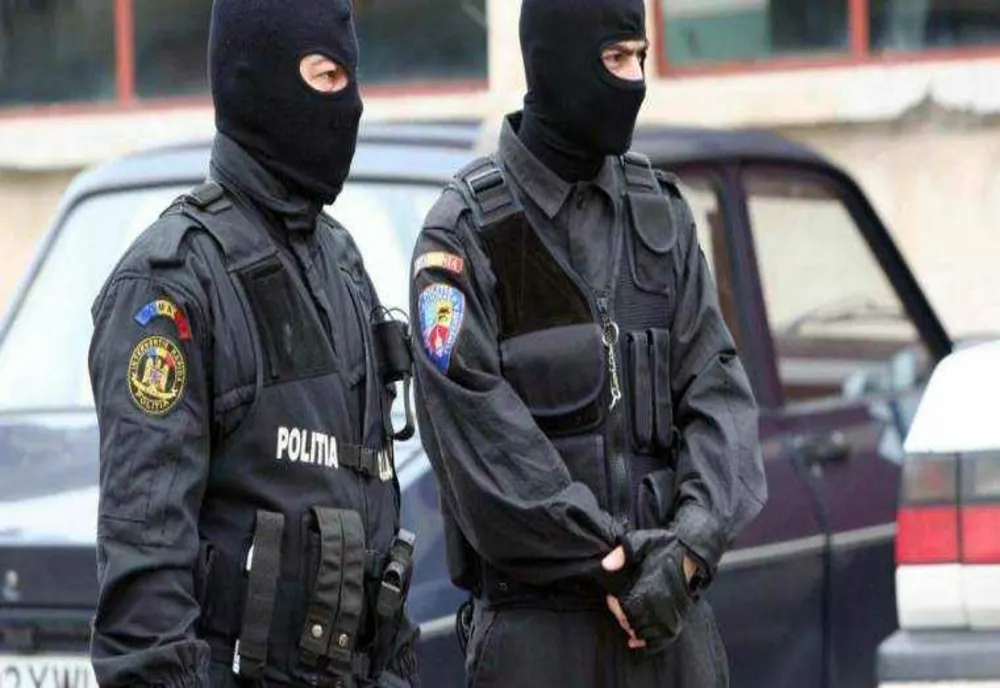 PERCHEZIŢII ÎN MAI MULTE JUDEȚE, LA SUSPECȚI DE ÎNŞELĂCIUNE ŞI SPĂLARE A BANILOR