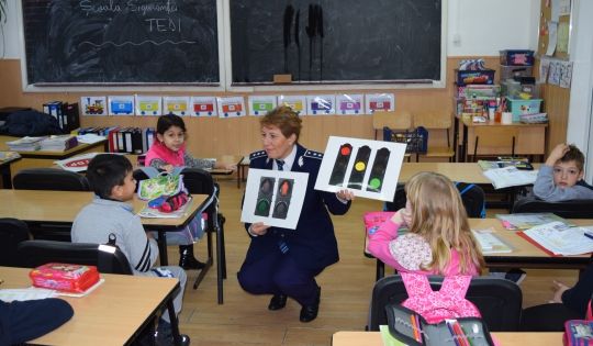 19-05-16-01-31-47big_foto_1_activitati_scoala_sigurantei_tedi