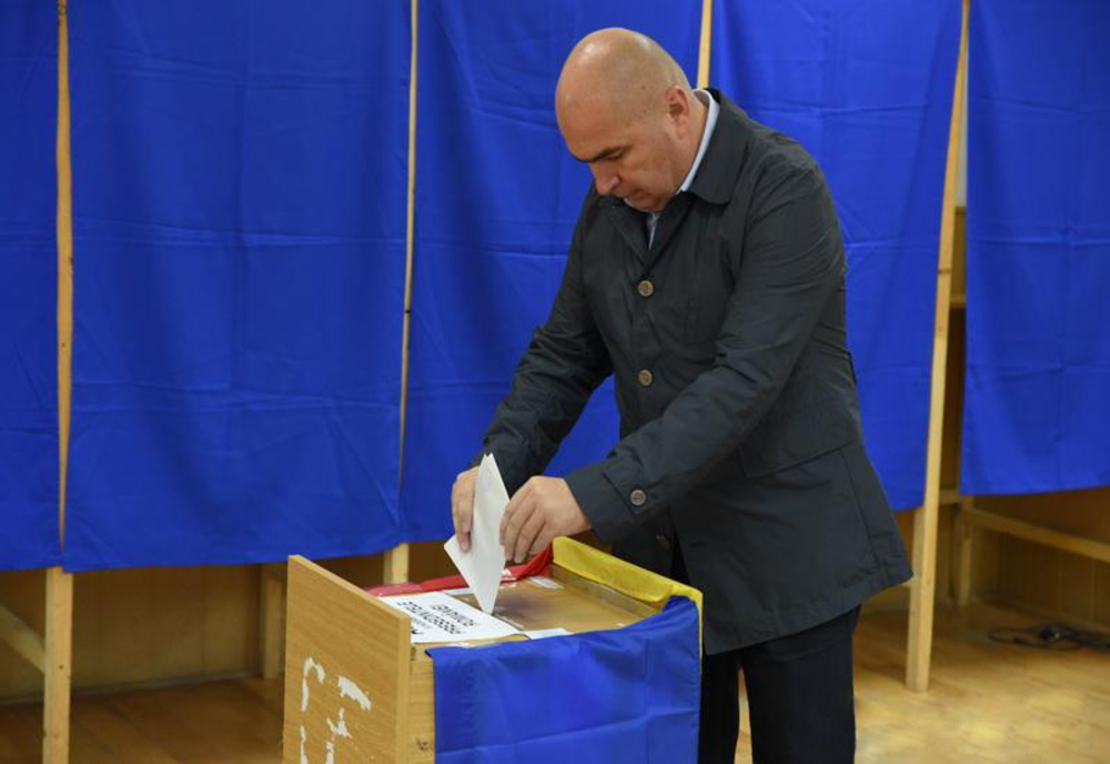 Primarul municipiului Oradea, Ilie Bolojan, a votat la secția de la Colegiul Național Emanuil Gojdu
